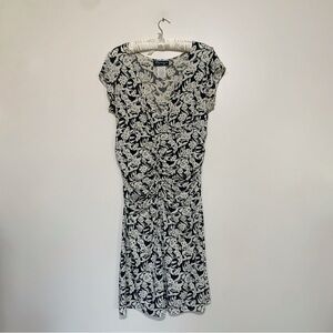 Spago brand wrap dress a v-neck cap sleeves, white and black leaf print Size 14